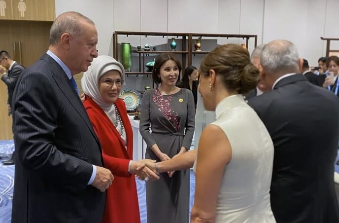 İlham Əliyev və Paşinyan ilk dəfə xanımları ilə bir araya gəldilər -FOTOLAR