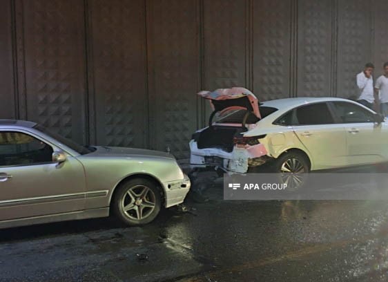 Bakıda zəncirvari qəza - 7 avtomobil toqquşdu