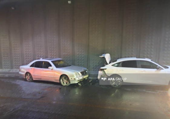 Bakıda zəncirvari qəza - 7 avtomobil toqquşdu