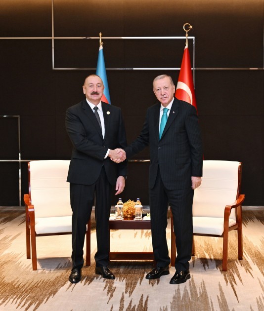 İlham Əliyev Ərdoğanla görüşdü -FOTOLAR (YENİLƏNİB)