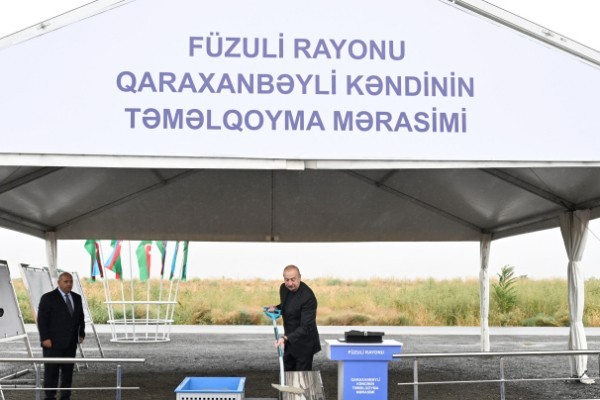 Prezident Qaraxanbəyli kəndinin təməlini qoydu -FOTOLAR