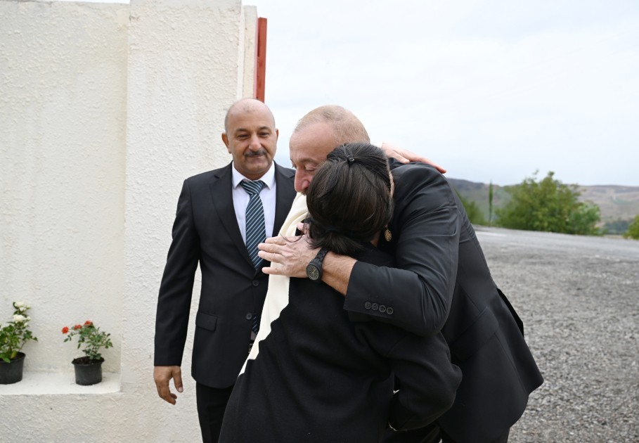 Prezident Sos sakininin evində oldu -FOTOLAR (VİDEO)