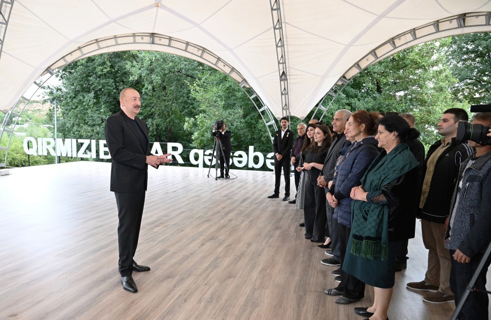 Prezident Xocavənddə sakinlərlə görüşdü -FOTOLAR (YENİLƏNİB)