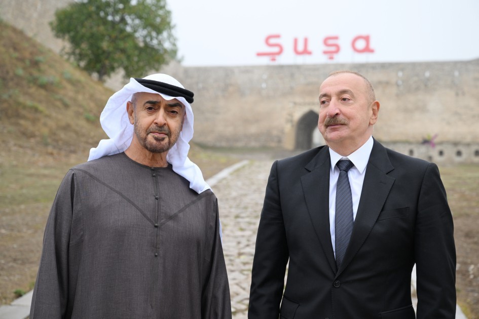 Şuşa qalasının önündə şəkil çəkdirdilər +FOTOLAR