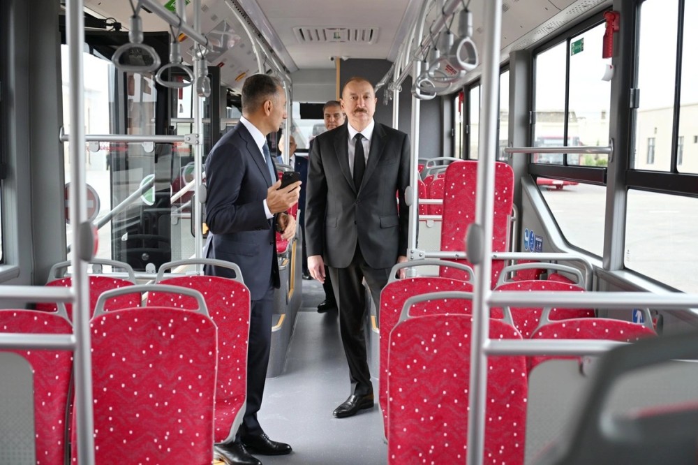 İlham Əliyev "BakuBus"un Gəncə Avtoparkının açılışında /FOTOLAR