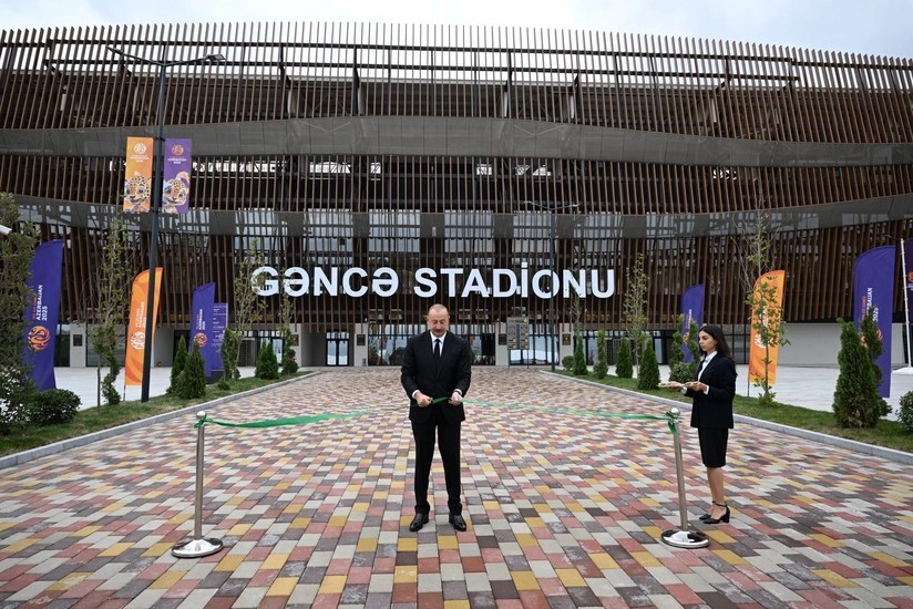 İlham Əliyev Gəncə şəhər stadionunun açılışında / FOTO