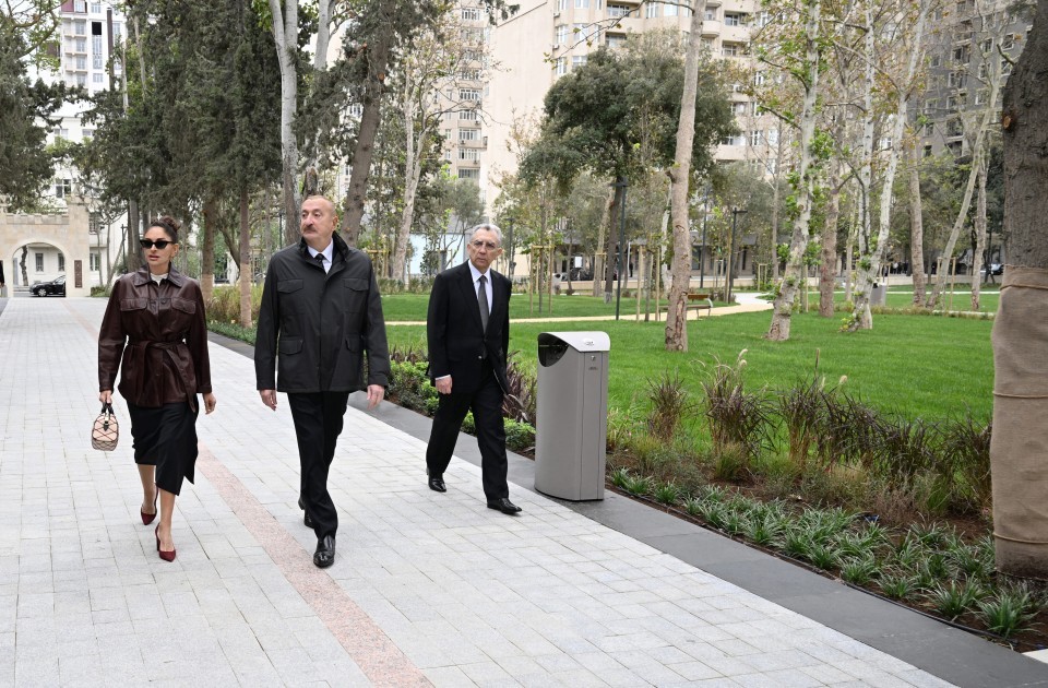İlham Əliyev və birinci xanım yeni parkın açılışında- FOTOLAR