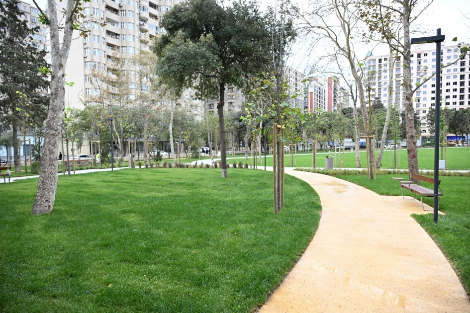 İlham Əliyev və birinci xanım yeni parkın açılışında- FOTOLAR