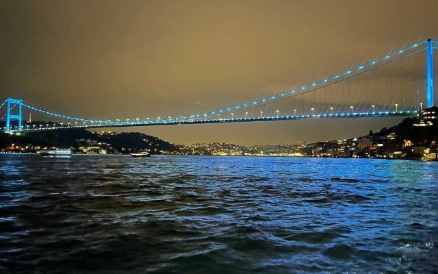 İstanbulun tarixi məkanları TDT bayrağının rəngi ilə işıqlandırıldı -FOTOLAR