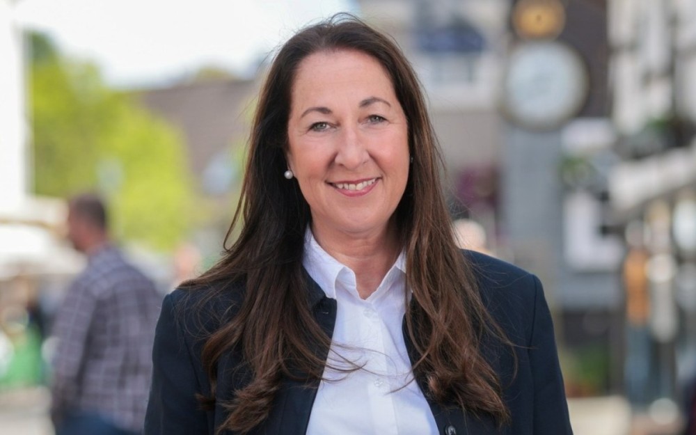 Meri qızı bıçaqlayıbmış