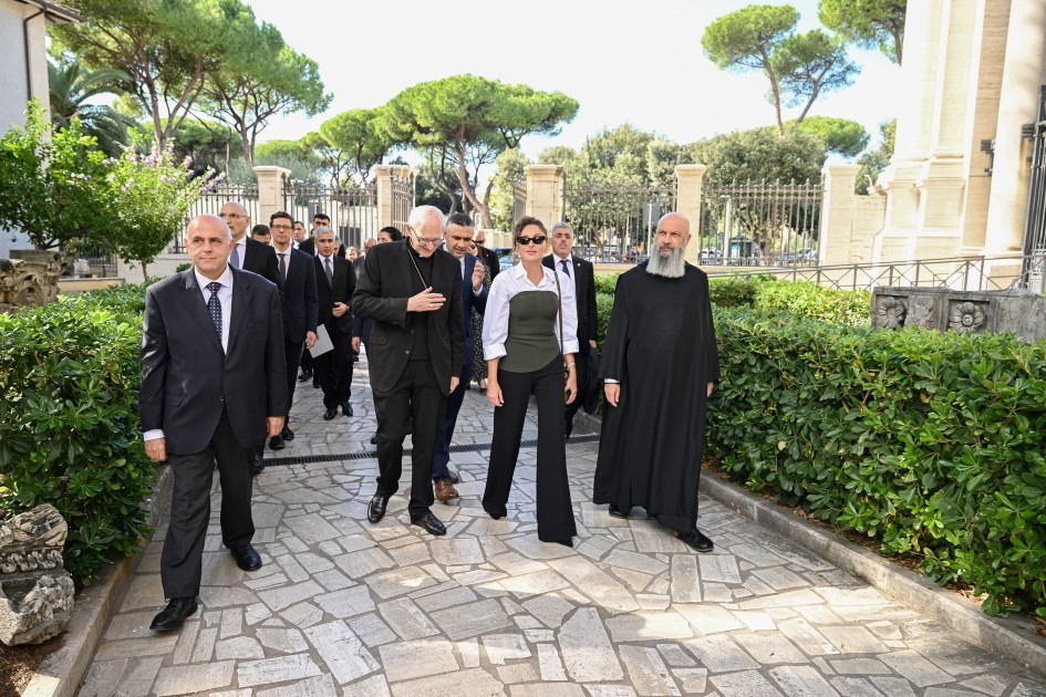 Mehriban Əliyeva kardinalla görüşdü -FOTOLAR