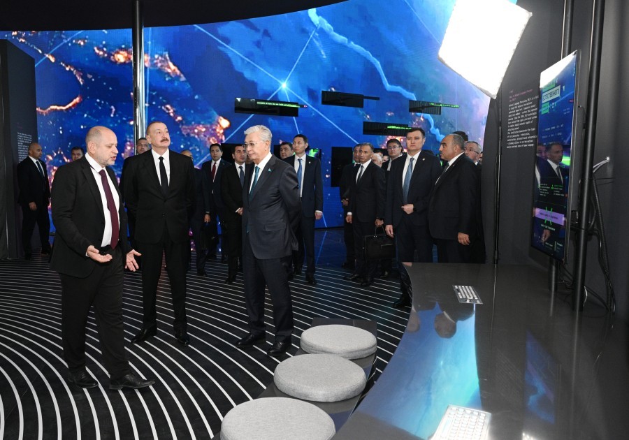 Prezidentlər “Alem.ai” Beynəlxalq Süni İntellekt Mərkəzində olublar - FOTOLAR