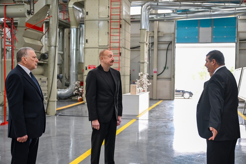 Prezident pambıq emalı zavodunun fəaliyyəti ilə tanış olub- FOTO