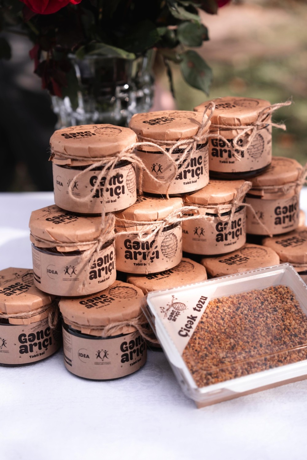 Leyla Əliyeva “Gənc arıçı” layihəsinin iştirakçısı ilə görüşdü -FOTOLAR