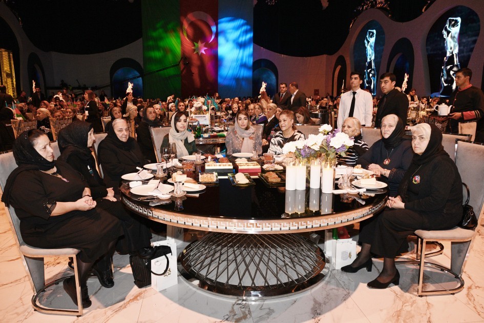 Leyla və Arzu Əliyeva şəhid anaları ilə görüşdülər -FOTOLAR