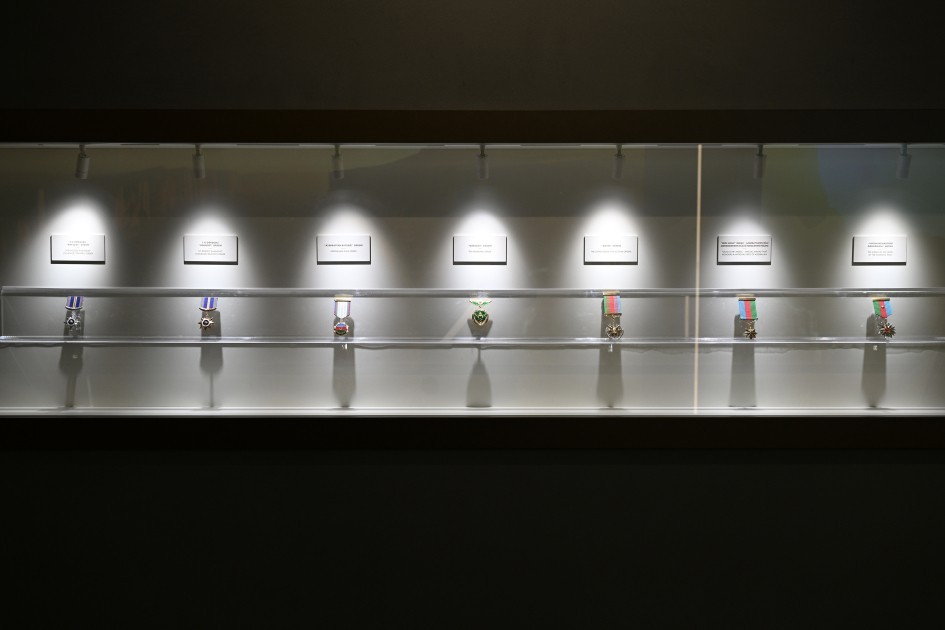 Bütün şəhidlərimizin adları Zəfər muzeyindəki divarahəkk edilib - FOTOLAR