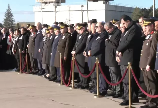 Təyyarə qəzasında şəhid olan hərbçilərlə vida mərasimi keçirilir- FOTO