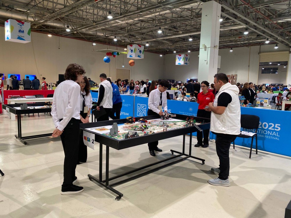 Paytaxt məktəbliləri SAF 2025-də