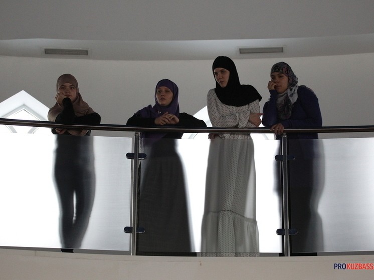 Rusiyada miqrantlar supermarketdə namaz qıldı, cərimə və ölkədən çıxarılma gözləyir