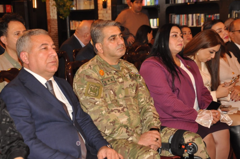 Gülər Coşqunsoyun Prezidentə həsr olunmuş kitablarının təqdimatı keçirildi (FOTO)