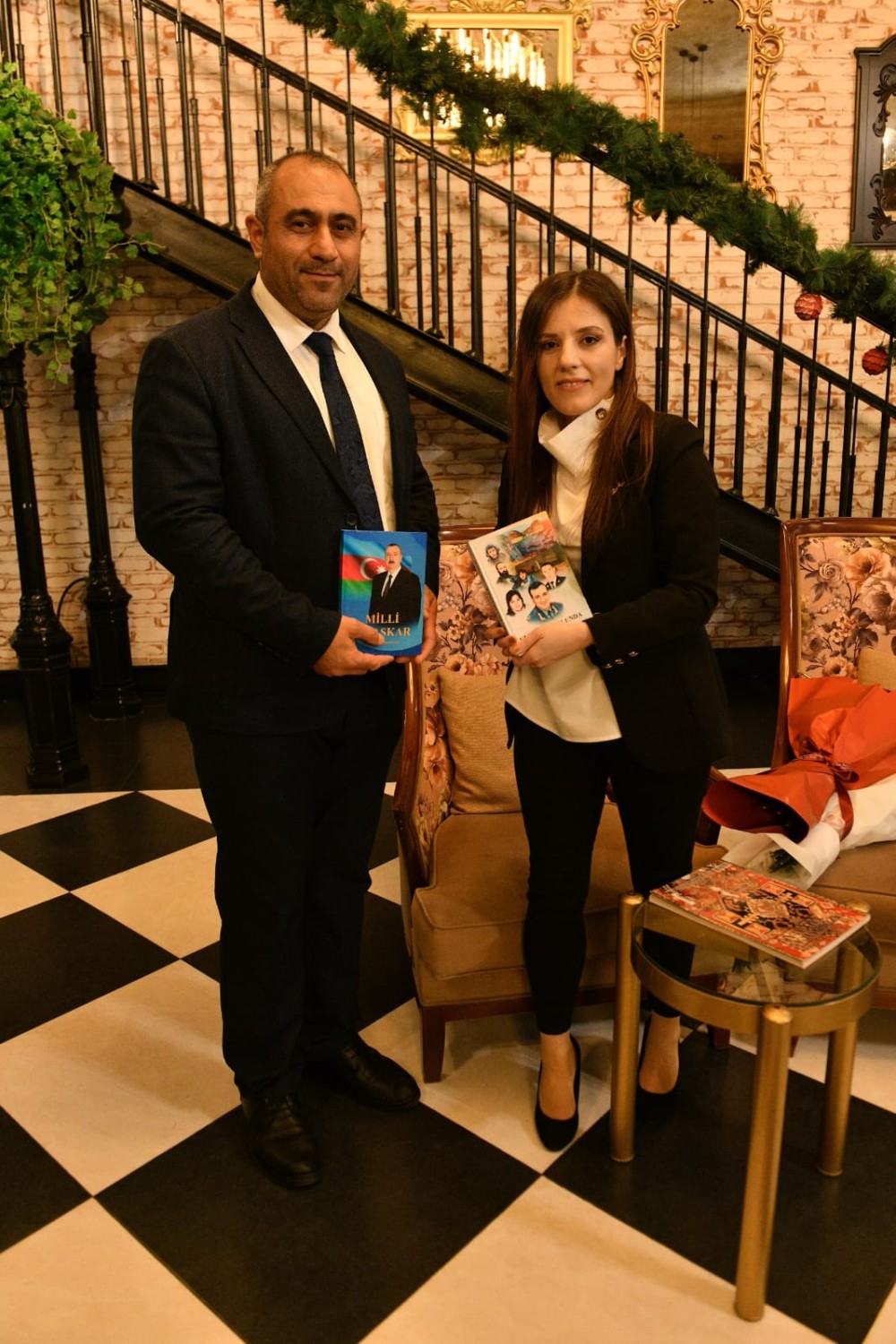 Gülər Coşqunsoyun Prezidentə həsr olunmuş kitablarının təqdimatı keçirildi (FOTO)