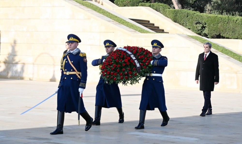 İbrahimoviç Zəfər parkını və Şəhidlər xiyabanını ziyarət edib- FOTOLAR