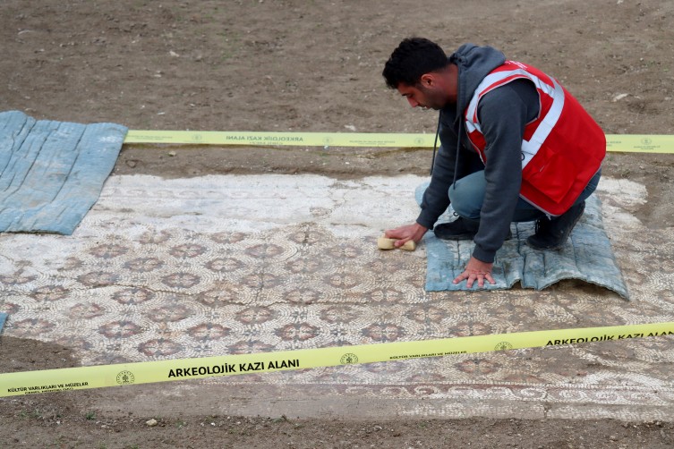 Hatayda Son Antik dövrə aid mozaika TAPILDI