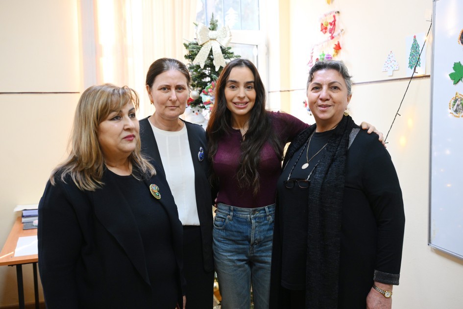 Prezidentin qızları və gəlini internat məktəbində olublar -FOTOLAR