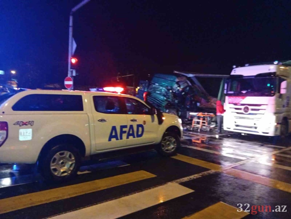 Azərbaycanlı sürücülər Türkiyədə dəhşətli qəza törətdi- Ölümdən döndü