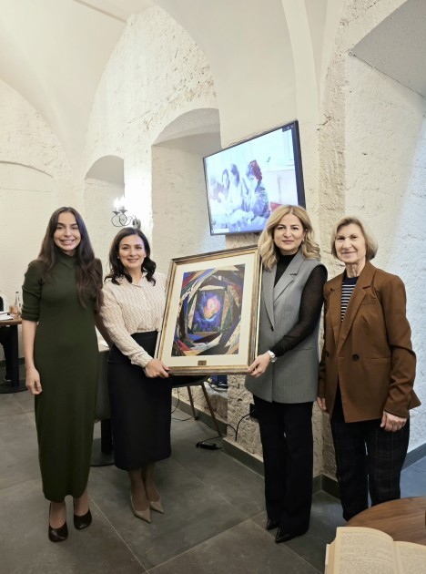 Leyla Əliyeva “YAŞA” Mərkəzində yaşlı nəslin nümayəndələri ilə görüşdü -FOTOLAR