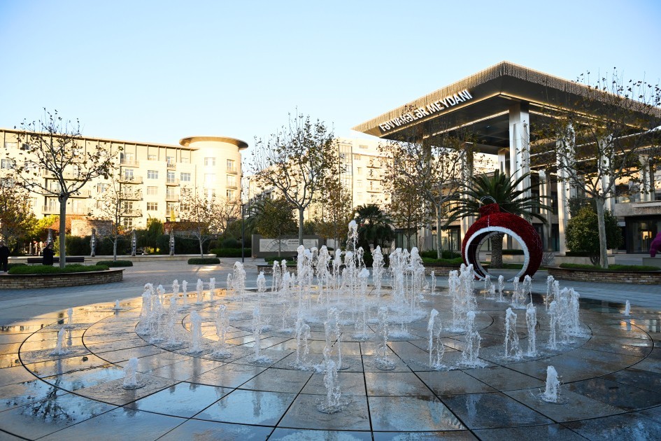 Prezident ailəsi ilə birlikdə “Ağ Şəhər”də açılış etdi -FOTOLAR (YENİLƏNİB)