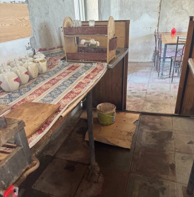 Sanitar qaydalara əməl etməyən çayxana bağlandı- FOTOLAR